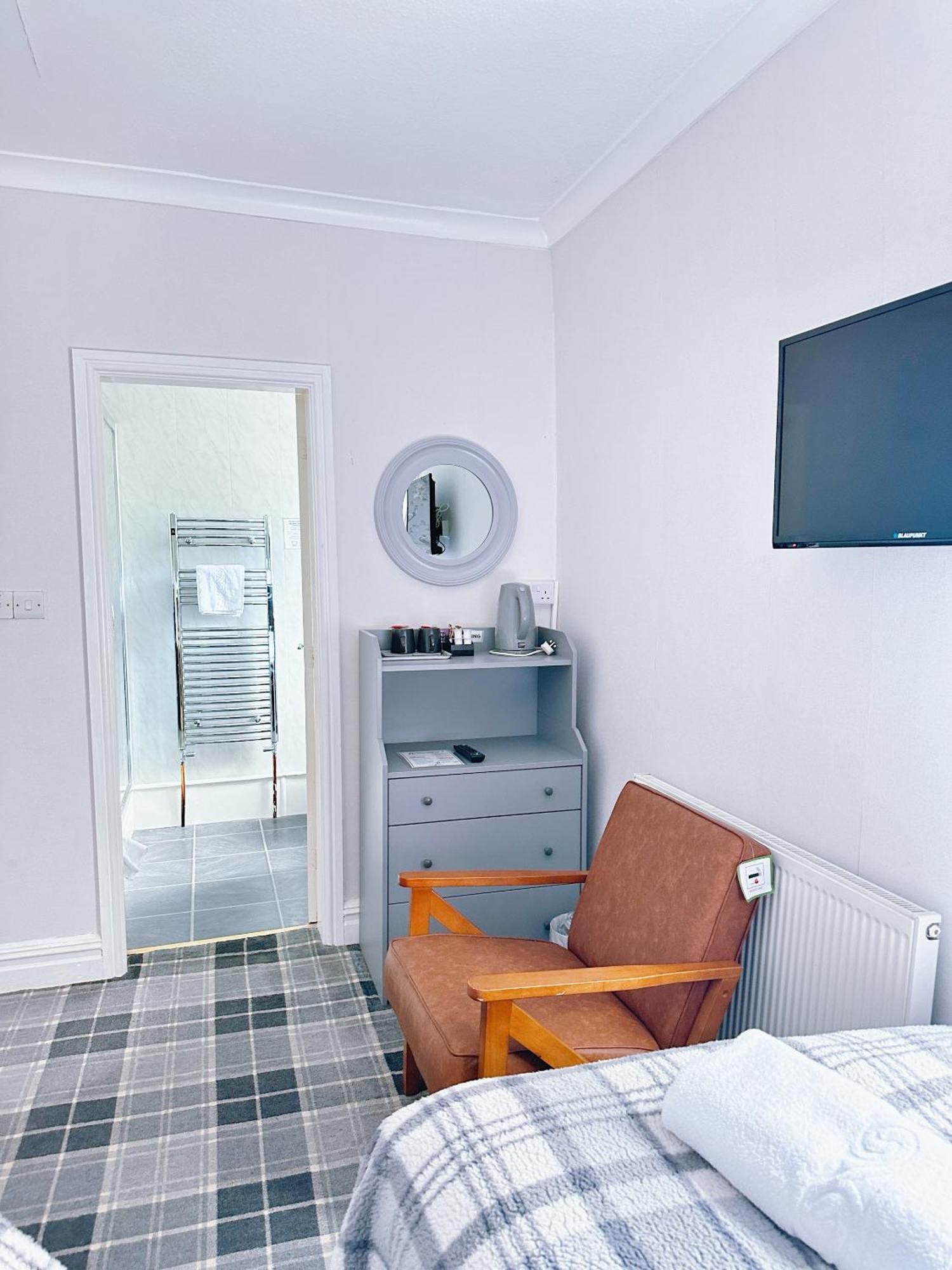 Twin Room with Private Bathroom